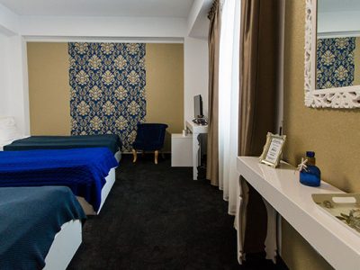 Camera cu trei paturi